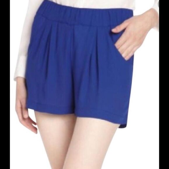 New. BCBG MAXAZRIA blue pleated shorts. NWOT - Picture 2 of 5